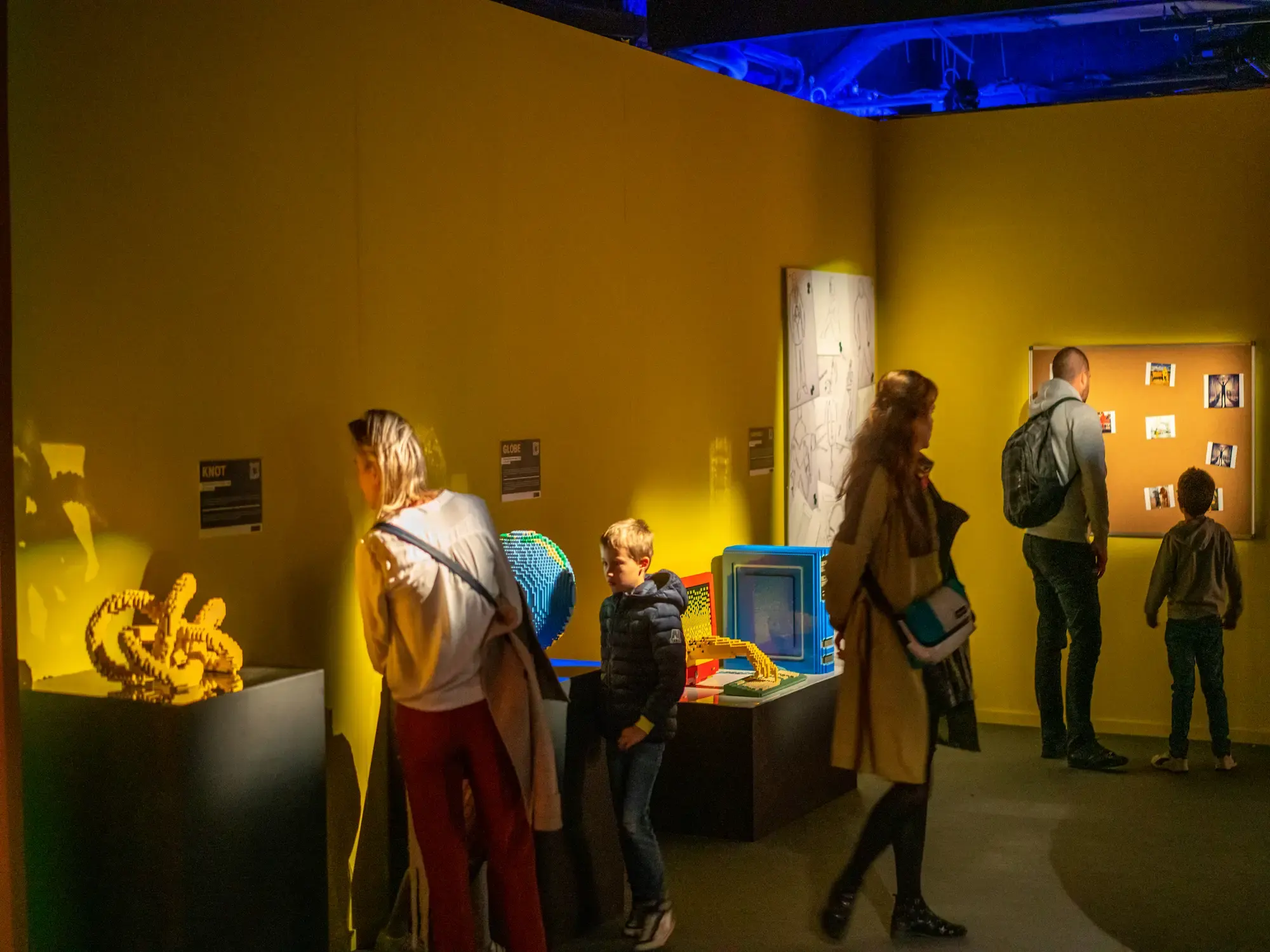 Dinosauro con LEGO® bricks nella mostra The Art Of The Brick Lyon