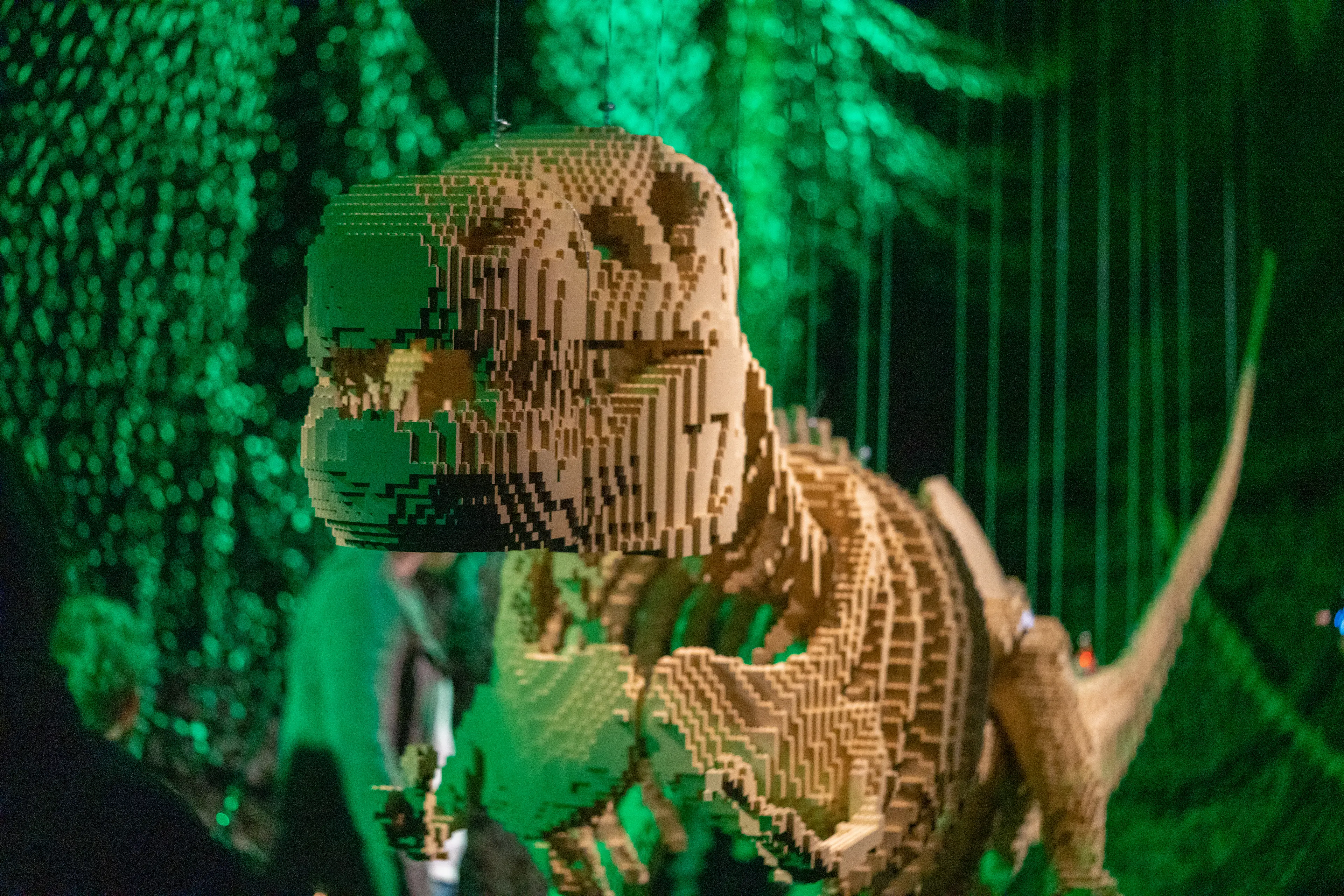 Dinosauro con LEGO® bricks nella mostra The Art Of The Brick Raleigh
