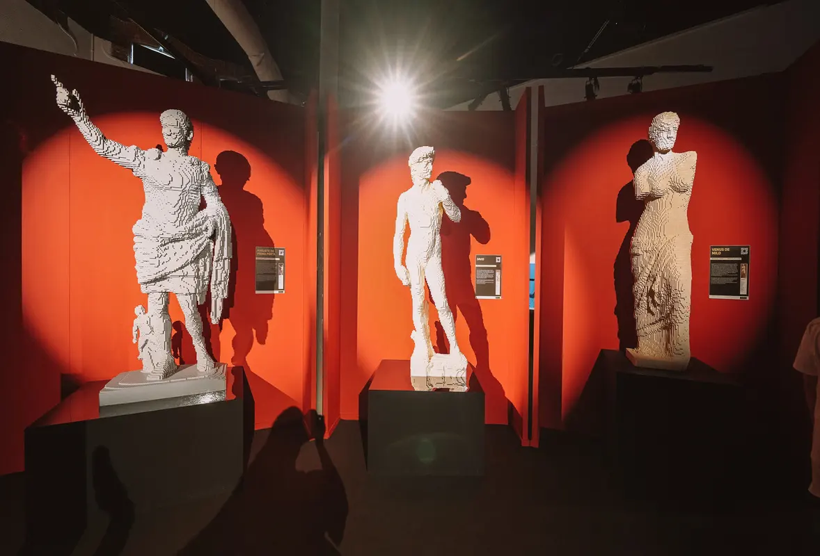 The Art Of The Brick Paris